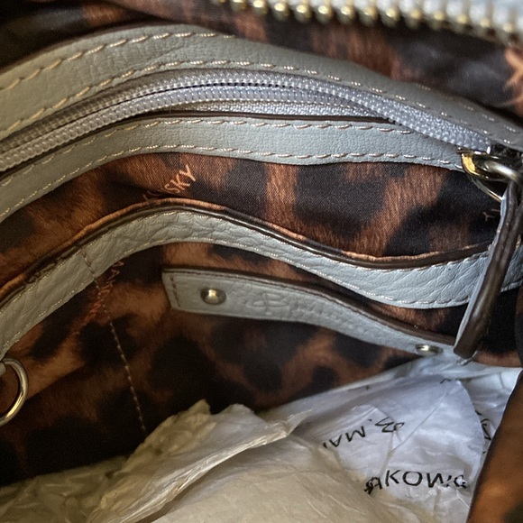 👜 B Makowsky Crossbody Bag - Picture 4 of 5